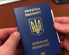 Украинцы смогут менять отчество в паспортах. Фото: скриншот YouTube-видео