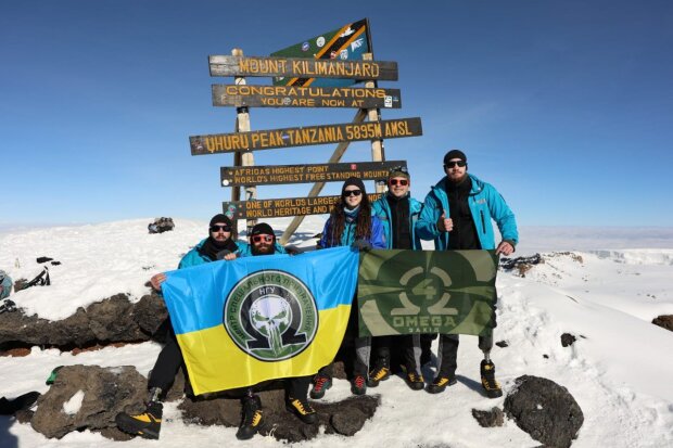 Флаг Омеги взвился на Килиманджаро