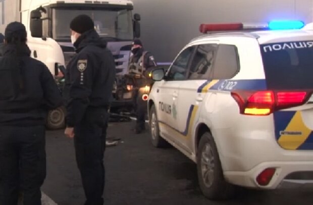 Полиция на месте ДТП. Фото: скриншот youtube-видео