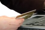 Комиссию за оплату услуг банковской картой предлагают снизить. Фото: скриншот Youtube-видео