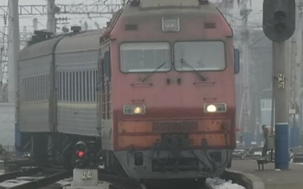 Задержки поездов из-за непогоды: "Укрзализниця" сделала сообщение