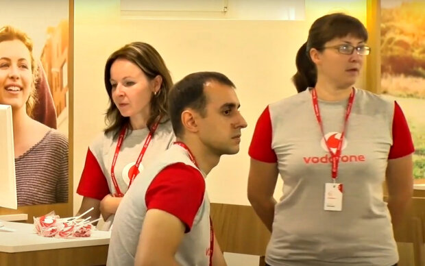 Магазин "Vodafone". Фото: скриншот YouTube-видео.