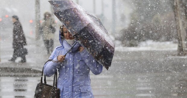 Синоптики предупреждают об ухудшении погоды в Украине: снег, дождь и ветер