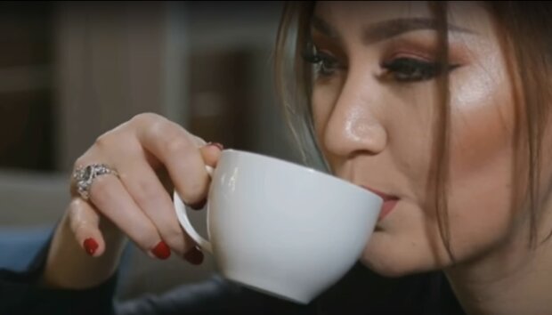 Чашка с чаем. Фото: скриншот YouTube-видео