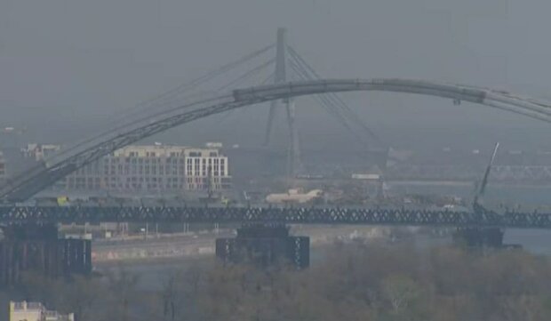 Загрязненный воздух в столице Украины. Фото: скриншот Youtube-видео