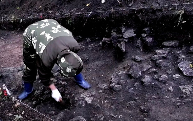 Археолог. Фото: скриншот YouTube-видео.