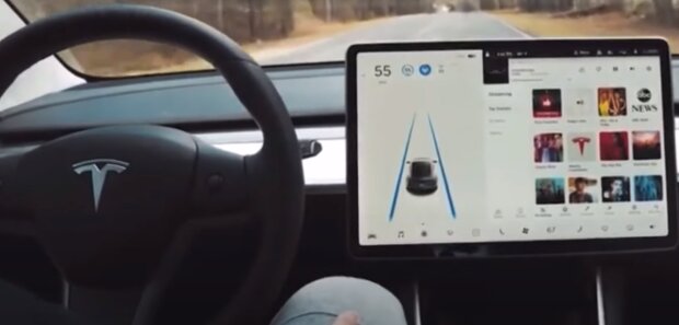 Tesla: скрін з відео
