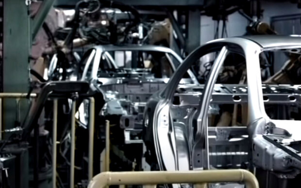 Производство автомобилей. Фото: скриншот YouTube-видео.