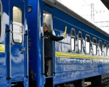 Поезд единения везет государственный флаг через 12 регионов Украины