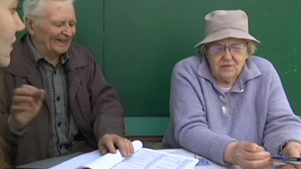 Пенсионеры. Фото: скриншот YouTube-видео