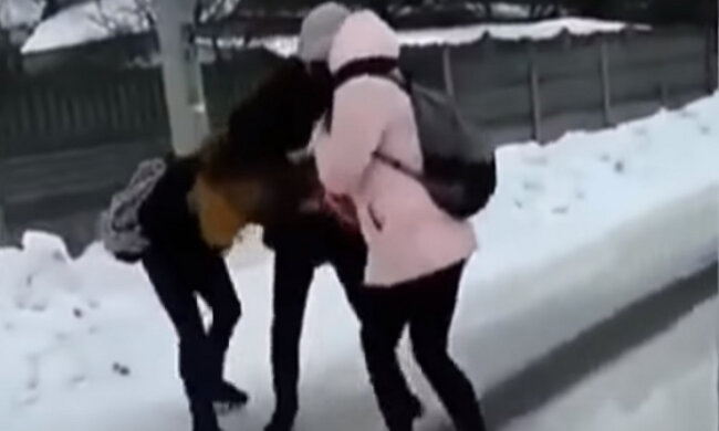 Буллинг. Фото: скриншот YouTube-видео.