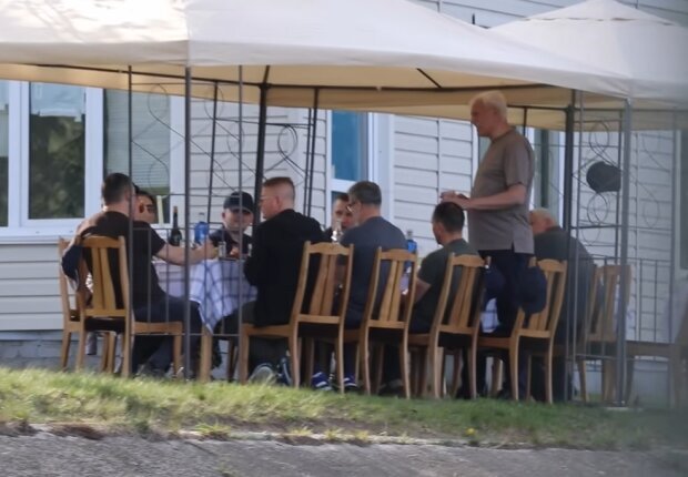 Не пьянка, а рабочая встреча: КГГА оправдало "алко-застолье" столичных чиновников