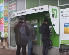 Тысячи гривен "испарились": терминал ПриватБанка оставил украинца без гроша – "Ничем помочь не можем"