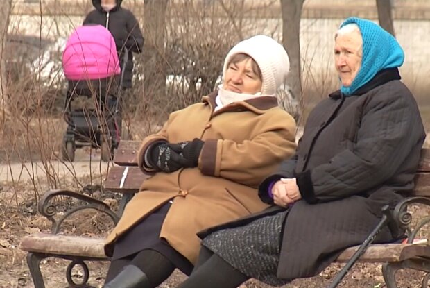 Украинские пенсионеры.  Фото: скриншот YouTube-видео