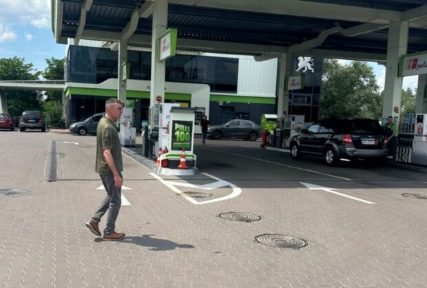 Держекоінспекція Столичного округу перевірила автозаправну станцію "ОККО-Драйв"