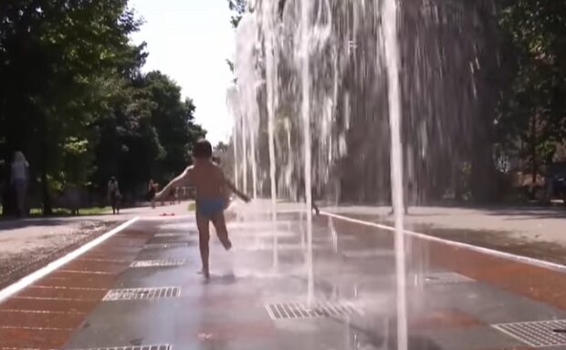 На выходных в Украины придут жара и грозы. Фото: скриншот YouTube