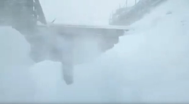 Карпати засипало снігом: скрін з відео