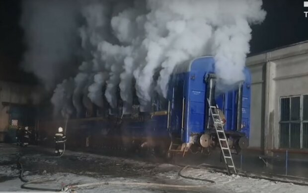 Пассажиры кричали от ужаса: в Украине на ходу загорелась электричка - детали ЧП