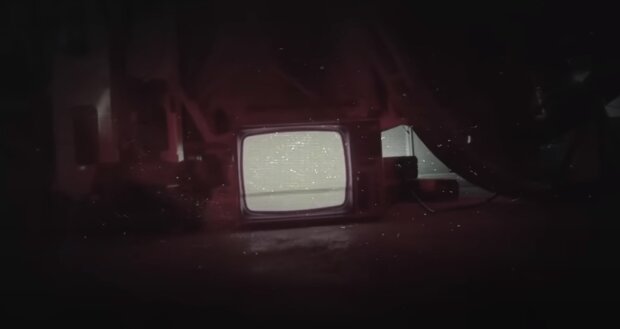 Темная комната: скрин из Youtube-видео