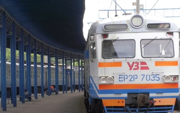 Укрзализныця снова отменила ряд пассажирских поездов. Фото: скриншот YouTube