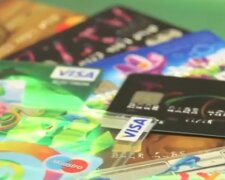 Мошенники с банковскими картами. Фото: скриншот Youtube