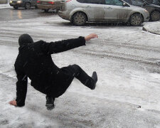 Готовьтесь к мокрому снегу и сильному ветру: погода в Украине 3 февраля