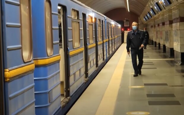 Придется добираться пешком: Киевский метрополитен предупредил о возможном закрытии станций