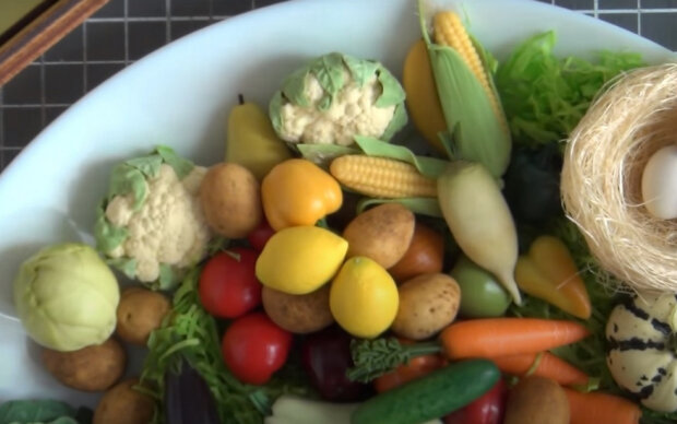 Обычные овощи и фрукты. Фото: скриншот YouTube-видео.