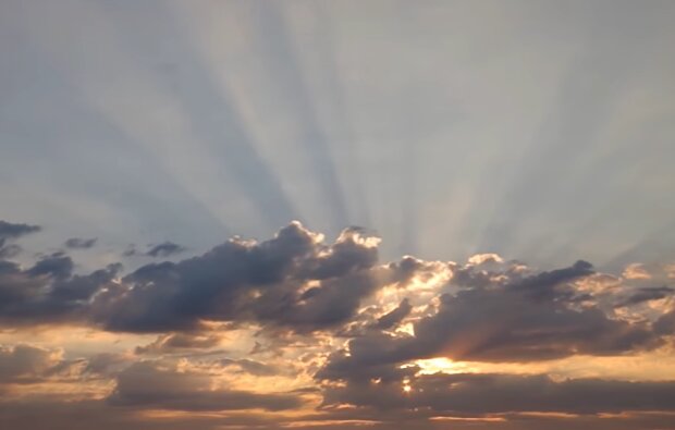 Небо.  Фото: скриншот YouTube-видео