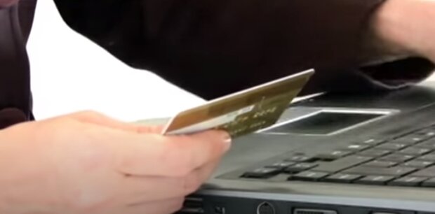 Комиссию за оплату услуг банковской картой предлагают снизить. Фото: скриншот Youtube-видео