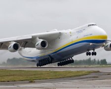 Российские оккупанты уничтожили легендарный украинский самолет Ан-225 «Мрія»