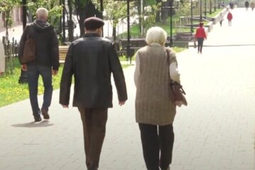 Пенсіонери: скрін з відео