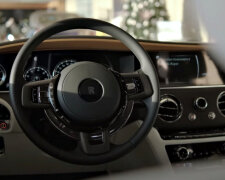 "Rolls-Royce Ghost". Фото: скриншот YouTube-видео.