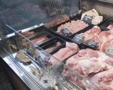Мясо на прилавке в магазине.  Фото: скриншот YouTube-видео