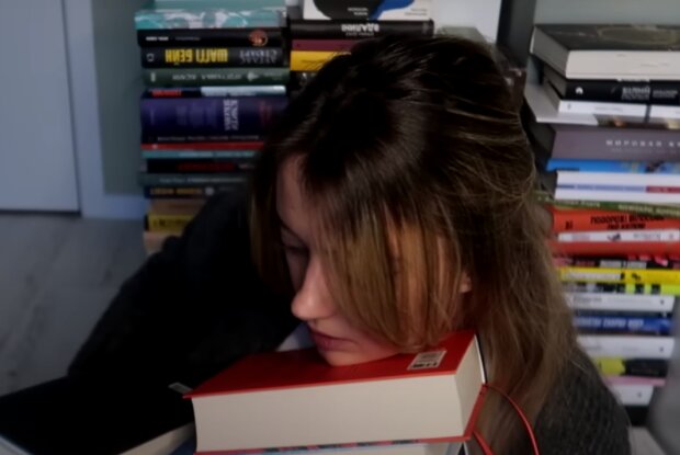 Книжки: скрін з відео
