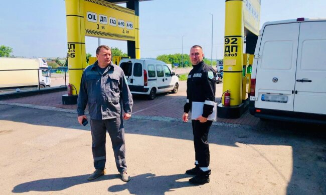 Інспектори Держекоінспекції на Рівнещині вперше з початку дії воєнного стану проводять перевірку якості пального