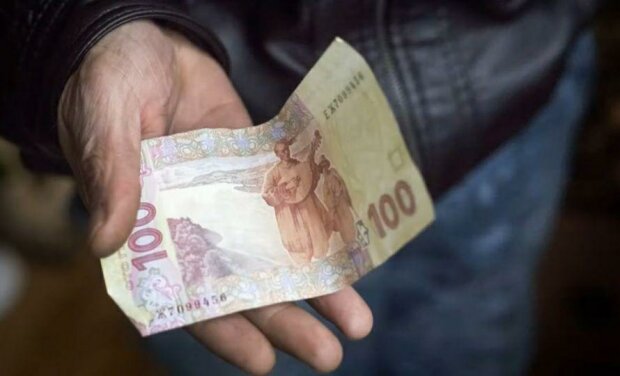 Пенсионеры получат по 300 гривен. Фото: скриншот Youtube-видео