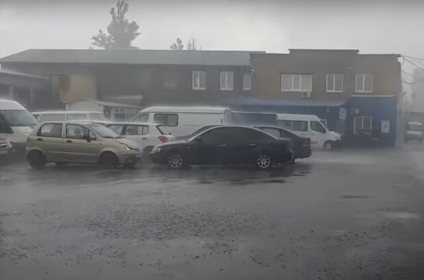 Дождь.  Фото: скриншот YouTube-видео