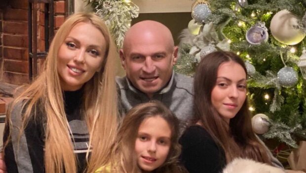 Оля Полякова с семьей: скрин из сети