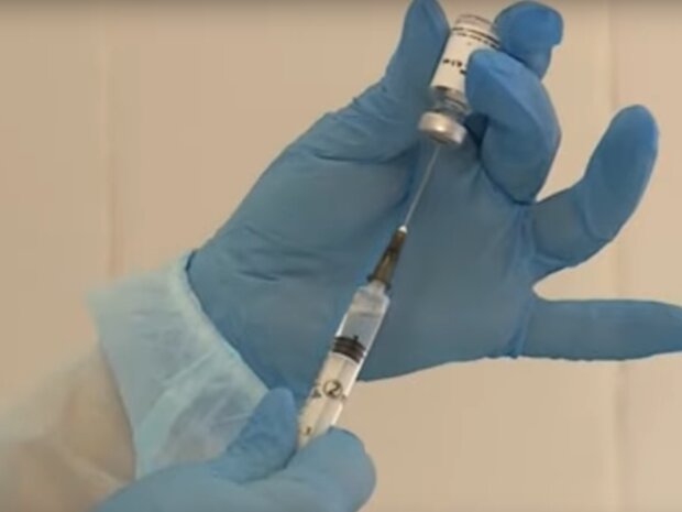 Вакцина. Фото: скриншот YouTube-видео