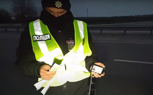 Новые методы Национальной полиции Украины. Фото: скриншот YouTube-видео.