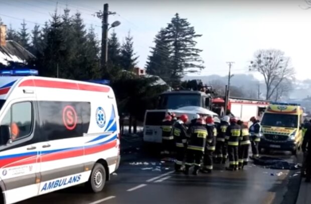 Украинка угодила в крупную аварию в Польше. Фото: скриншот YouTube-видео