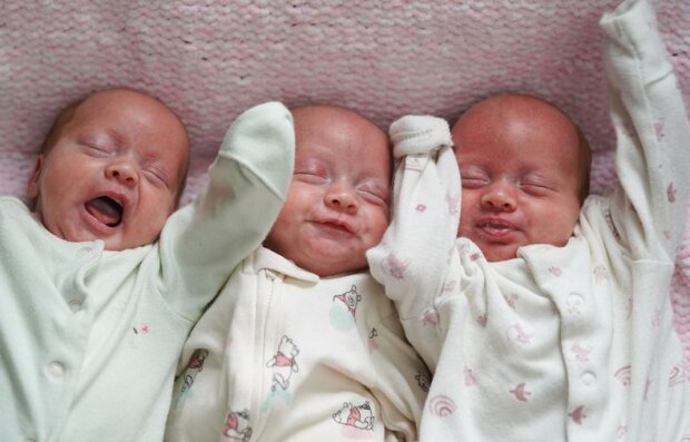Тройняшки родились 31 марта