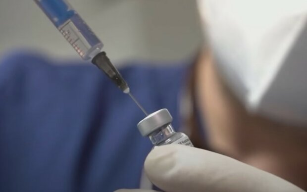 Вакцинация будет платной: в Минздраве объяснили, когда и кому из украинцев придется потратиться на лекарство