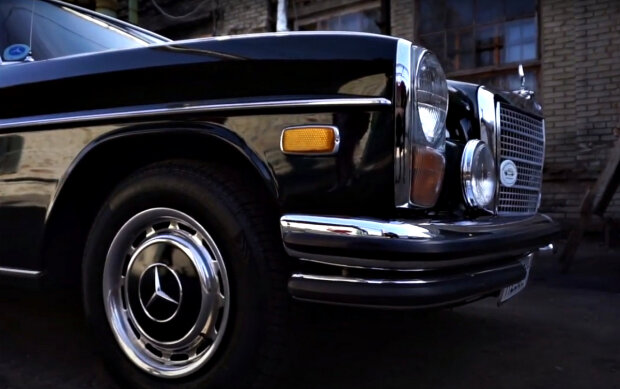 "Mercedes-Benz W114". Фото: скриншот YouTube-видео.
