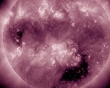 Величезна дірка на Сонці: скрін з відео