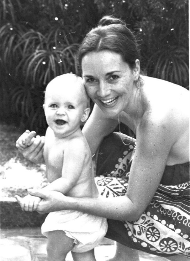 Серена в детстве со своей матерью на Филиппинах
