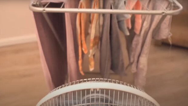 Сушка мокрой одежды: скрин с видео