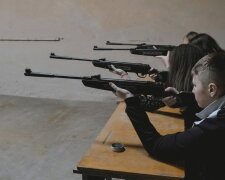 Украинских школьников будут учить стрелять