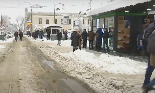 Желтый уровень опасности: в ГосЧС предупредили о гололеде и перебоях со светом – какие области накроет